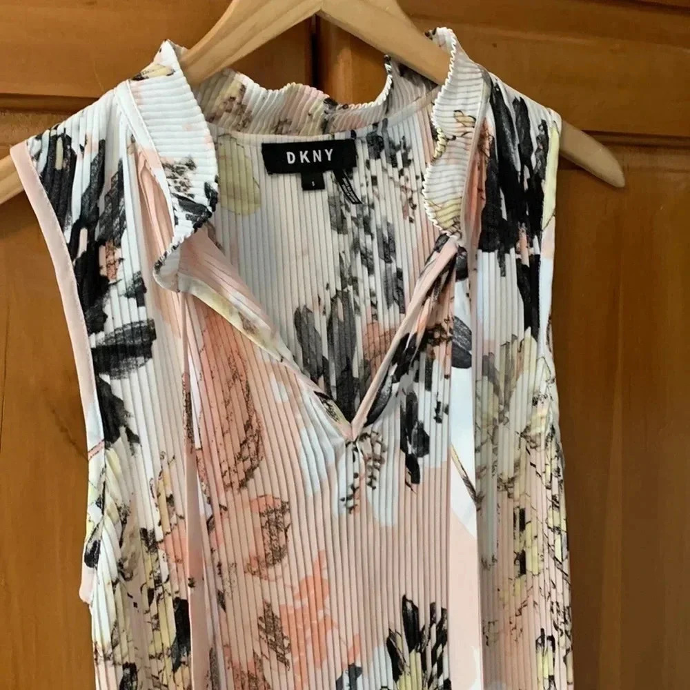 Dkny  S - Picture 6 of 7